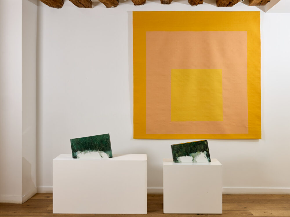 Carré Jaune sur Fond Jaune - Galerie Negropontes