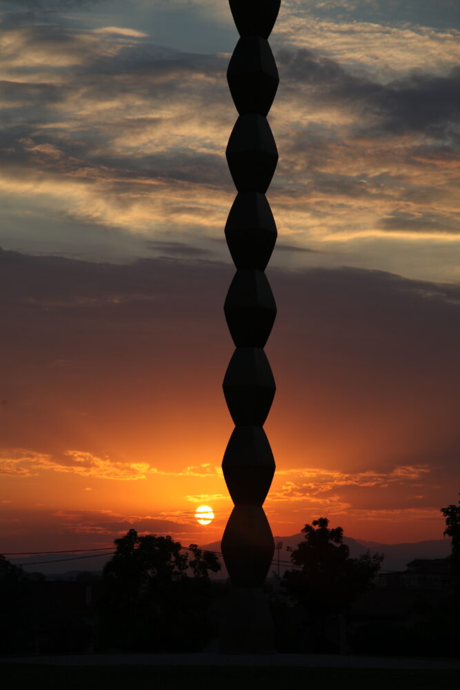 Colonne Sans Fin - Galerie Negropontes