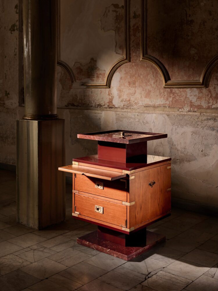 Imperial stand - Galerie Negropontes