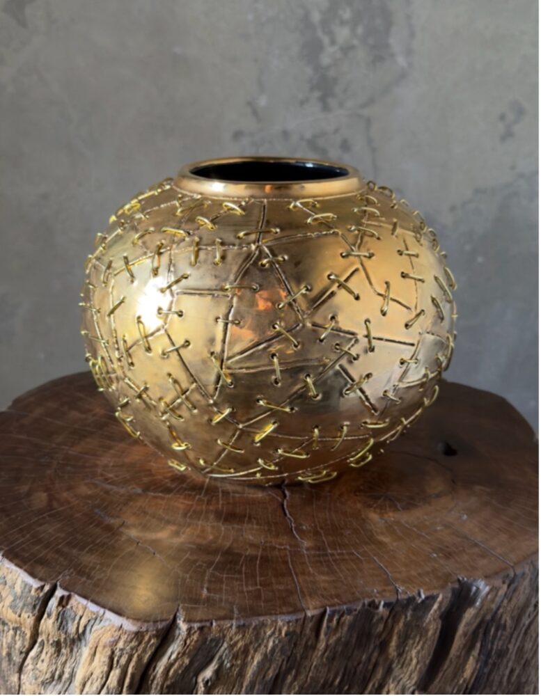 Gold sewn vase, round - Galerie Negropontes