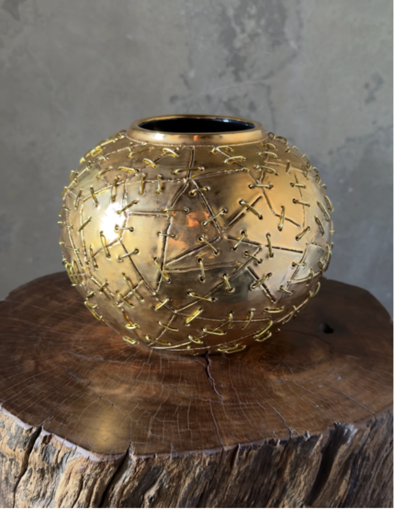 Gold sewn vase, round - Galerie Negropontes