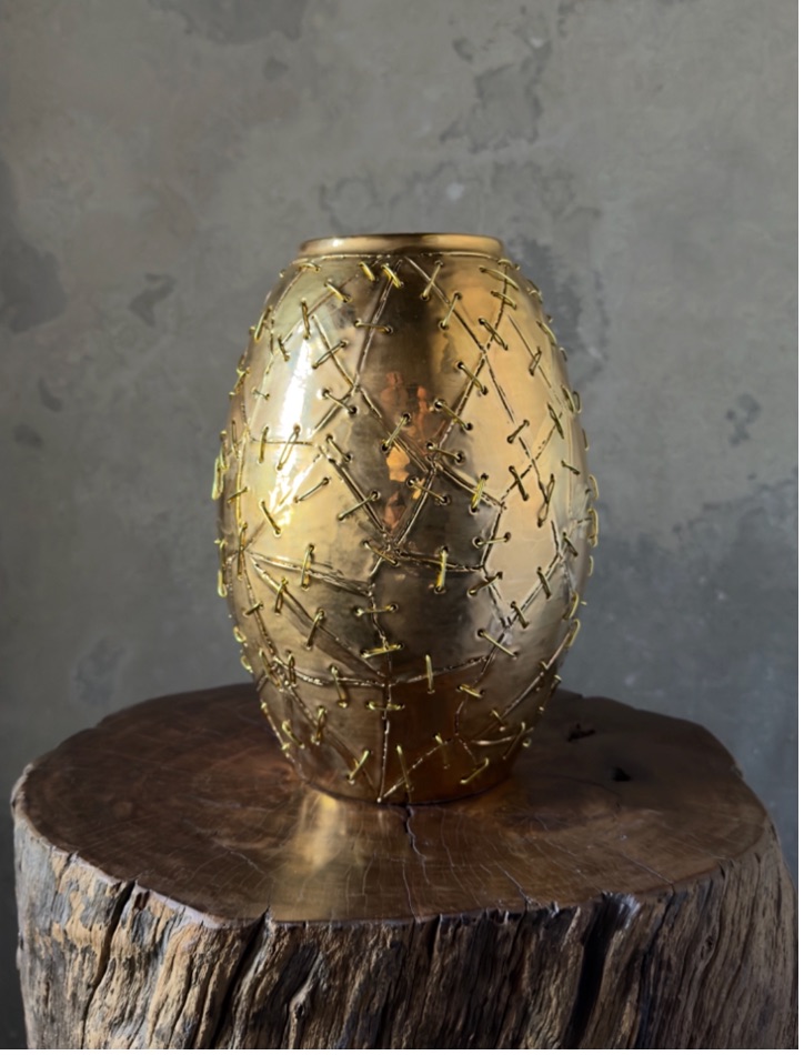 Gold sewn vase, tall - Galerie Negropontes